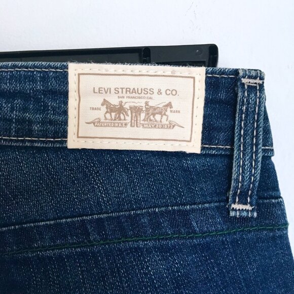NWOT Levi’s Low Rise Flared Jeans - Picture 6 of 6